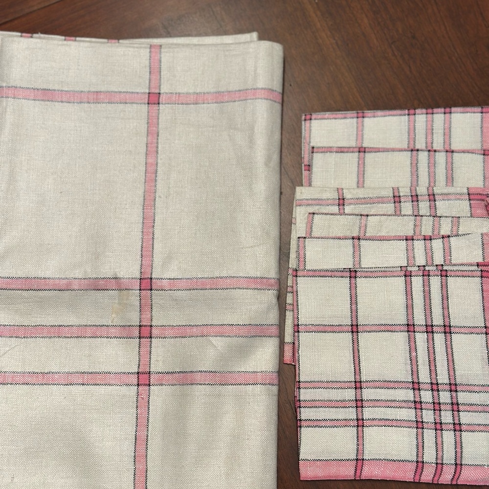 Pink and White Plaid Bedding Set